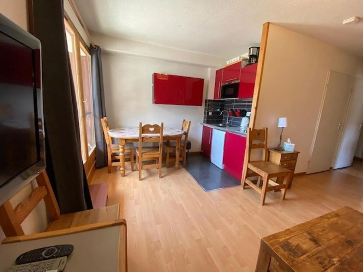 Image 2 of Appartement 2* Confort 5 Pers, Balcon, Centre de Brides-les-Bains, Proche Thermes & Télécabine – FR-1-512-137