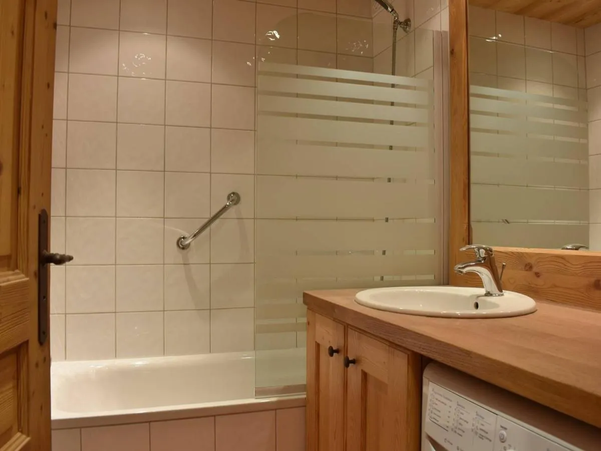 Image 5 of Appartement 2 pièces avec balcon à Méribel, proche commerces et pistes – FR-1-180-86