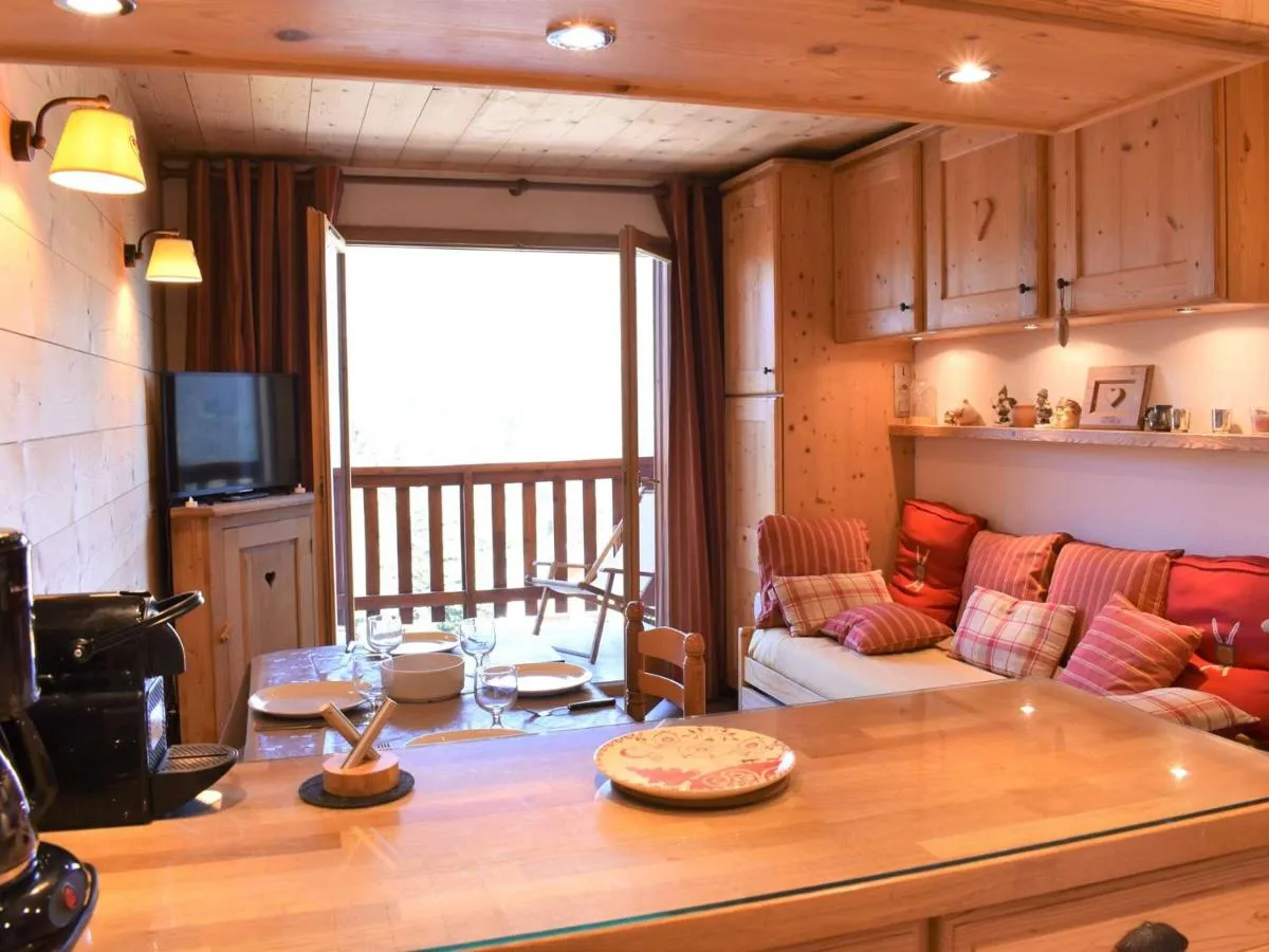Image 2 of Appartement 2 pièces avec balcon à Méribel, proche commerces et pistes – FR-1-180-86