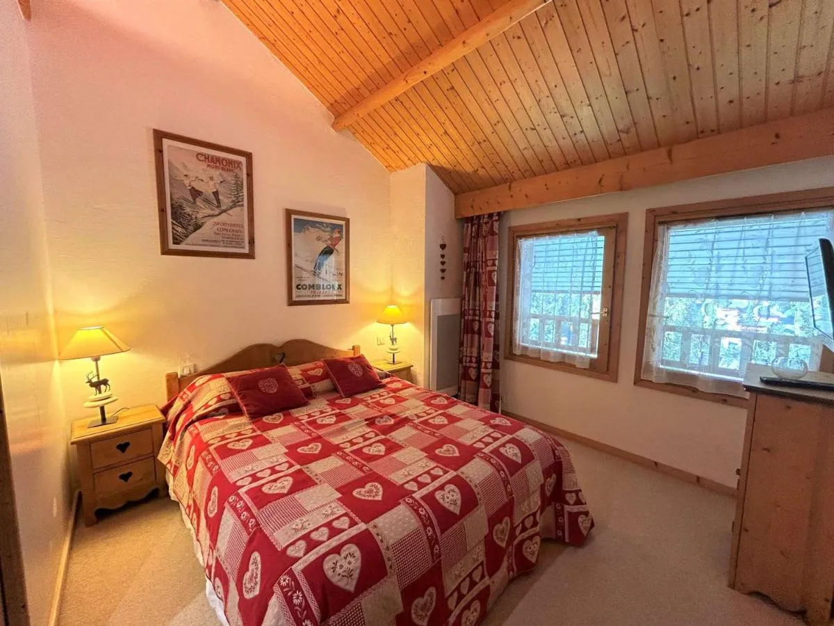 Image 5 of Appartement 4 pièces ski aux pieds, cheminée, piscine, Méribel, 6-8 pers – FR-1-180-177