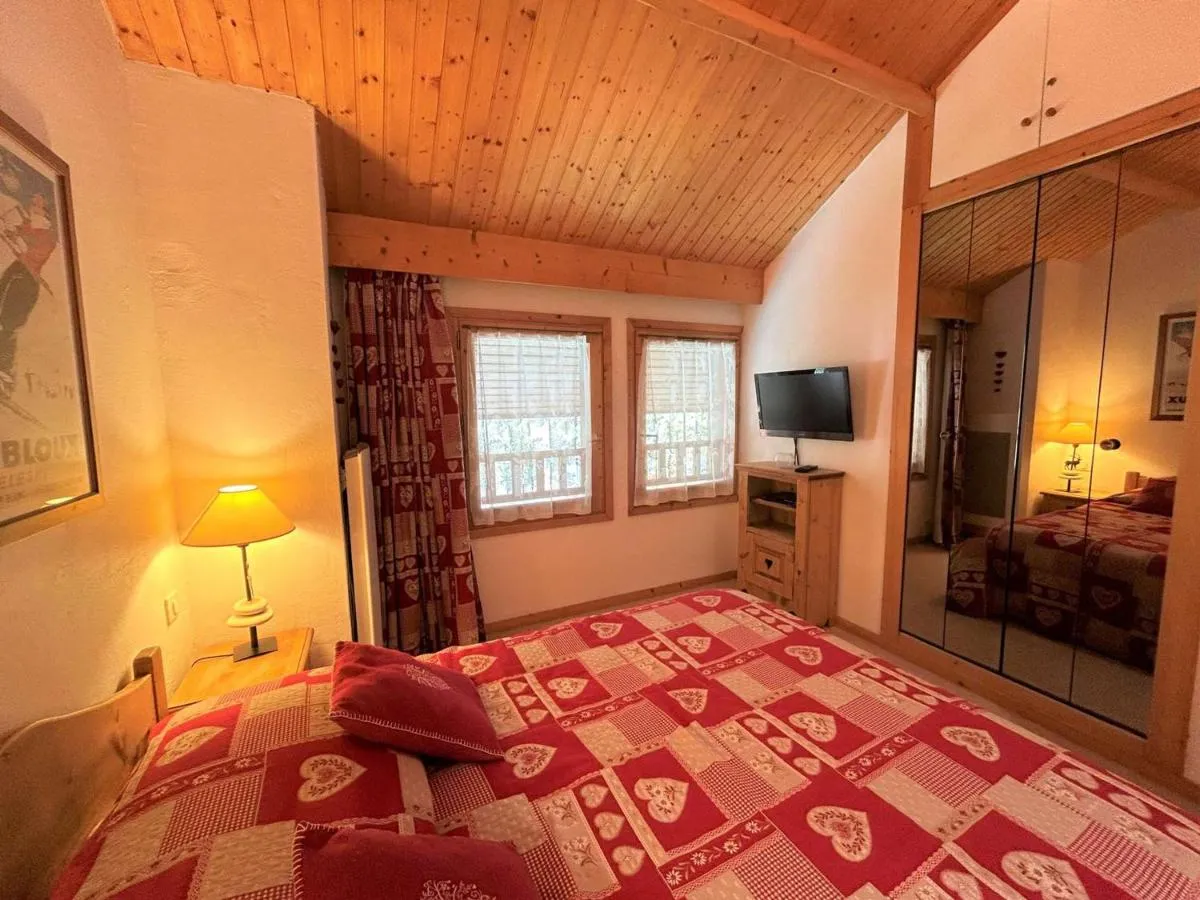 Image 6 of Appartement 4 pièces ski aux pieds, cheminée, piscine, Méribel, 6-8 pers – FR-1-180-177
