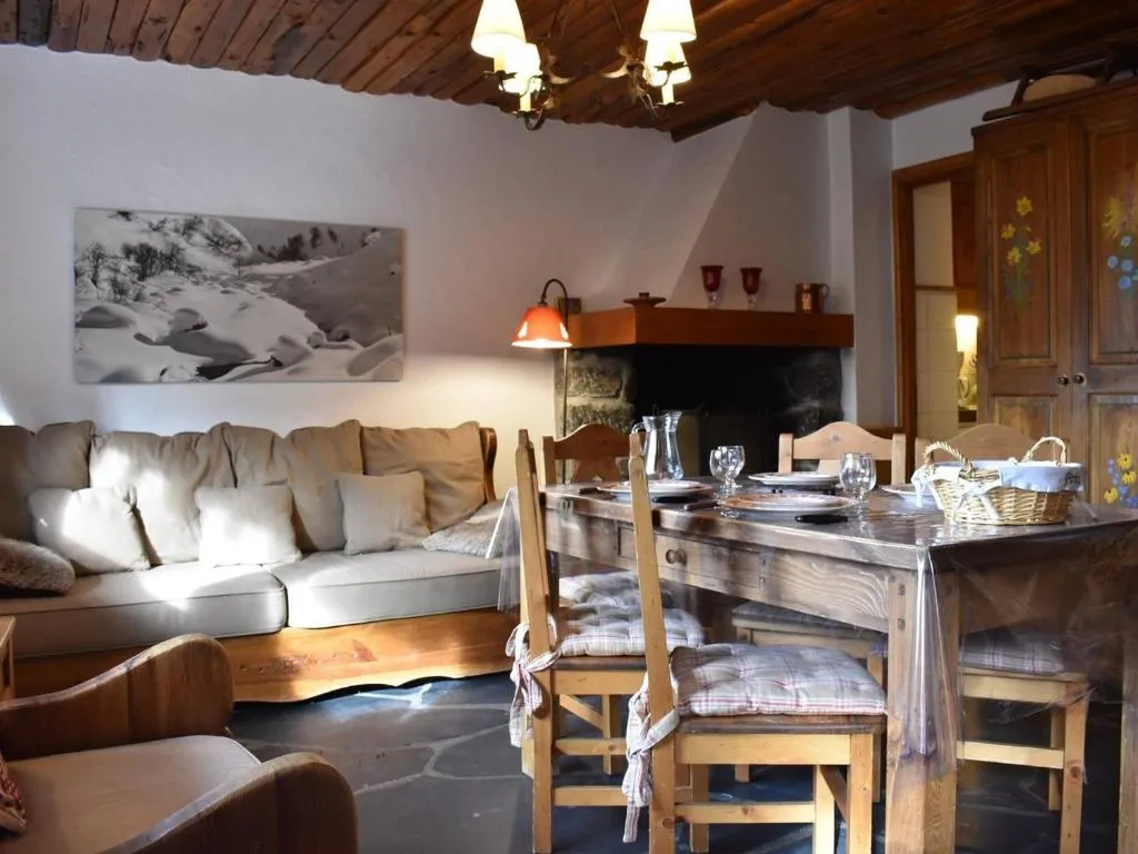 Image of Appartement 4 pièces, terrasse ensoleillée, accès pistes et commerces à 150m, navette gratuite – FR-1-180-165