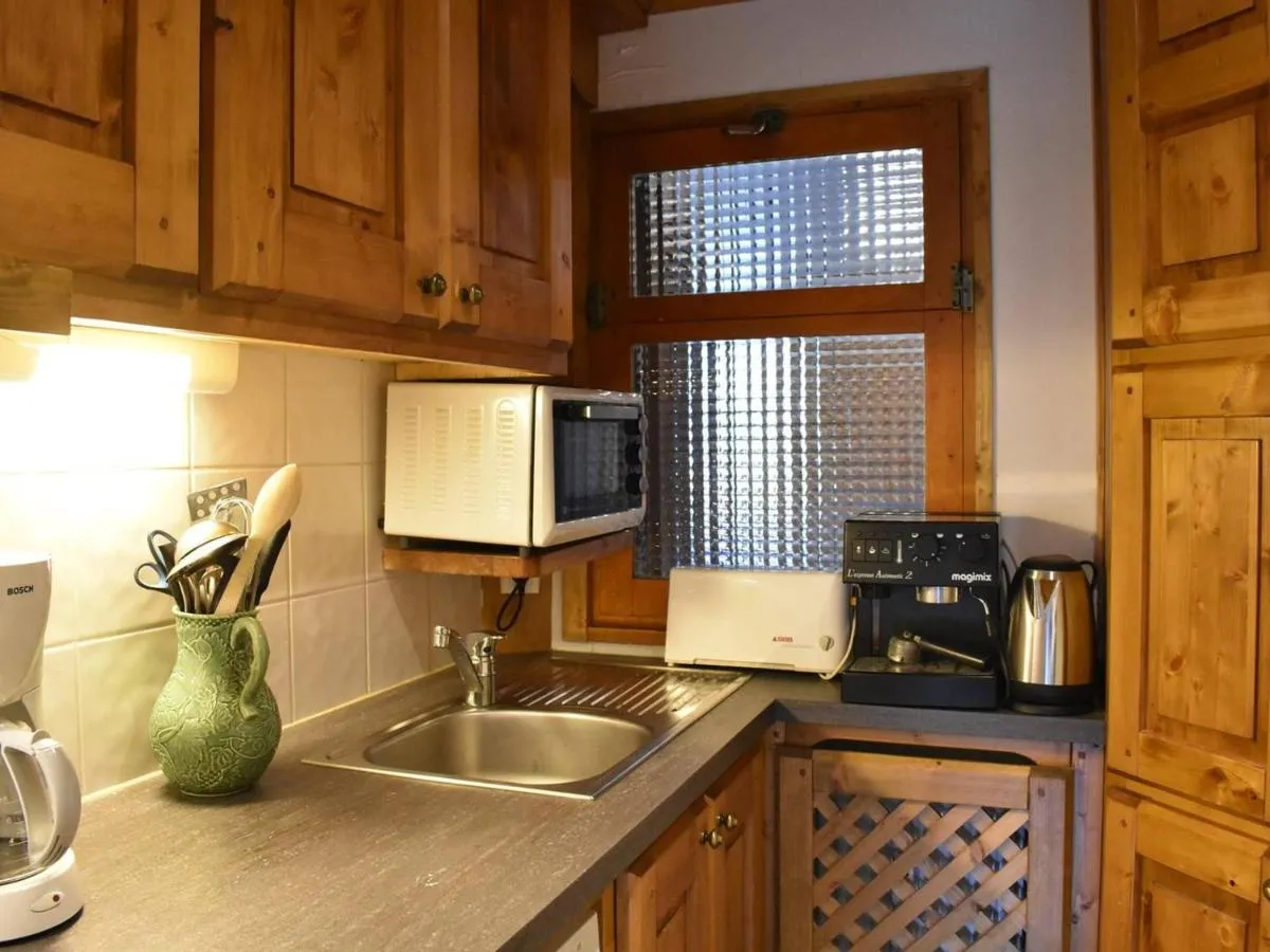 Image 2 of Appartement 4 pièces, terrasse ensoleillée, accès pistes et commerces à 150m, navette gratuite – FR-1-180-165