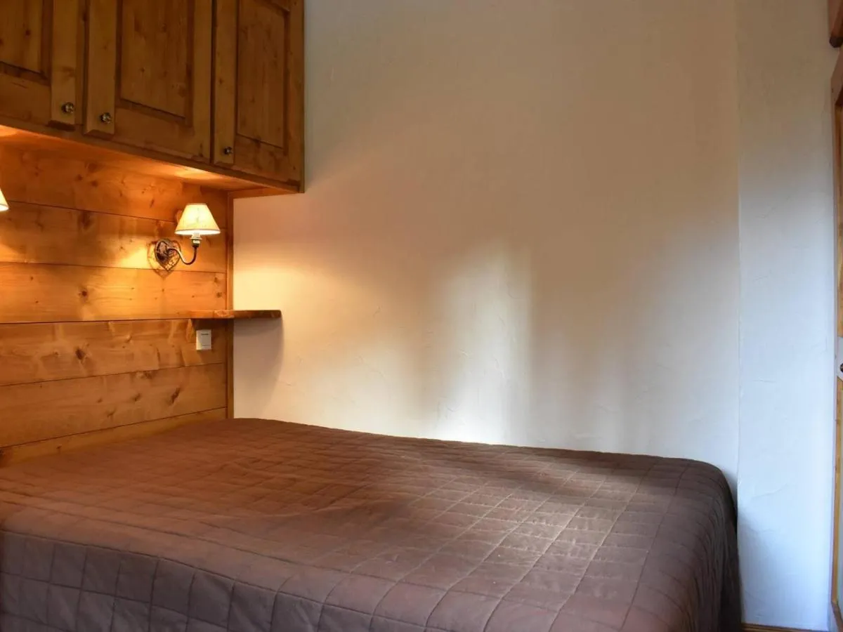Image 3 of Appartement 4 pièces, terrasse ensoleillée, accès pistes et commerces à 150m, navette gratuite – FR-1-180-165