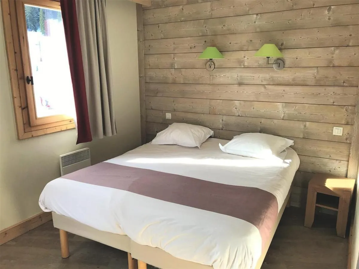 Image 3 of Appartement Centre Skis aux Pieds, Parking & Animaux Acceptés – FR-1-513-77