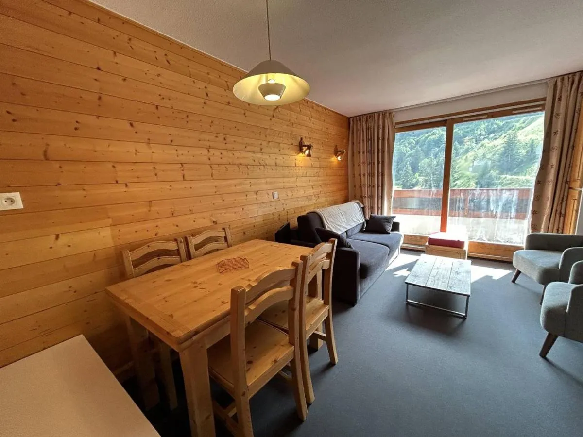 Image 2 of Appartement Méribel avec balcon, ascenseur et casier à skis – FR-1-355-243