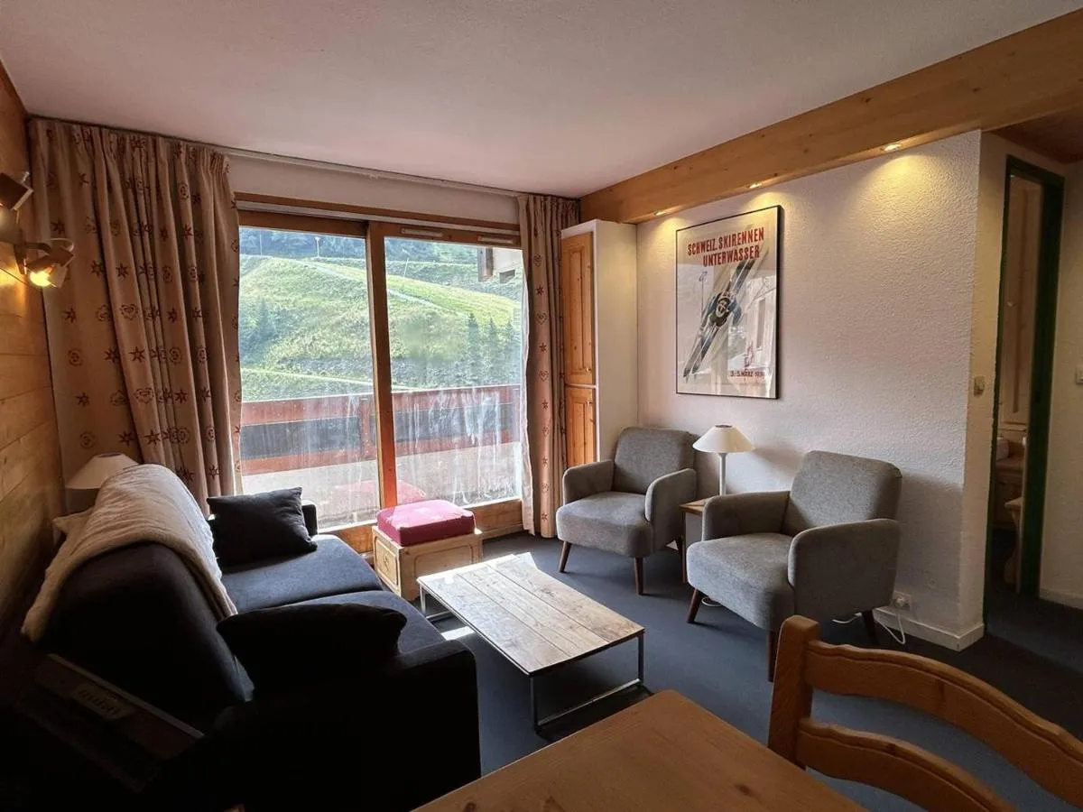 Image 1 of Appartement Méribel avec balcon, ascenseur et casier à skis – FR-1-355-243