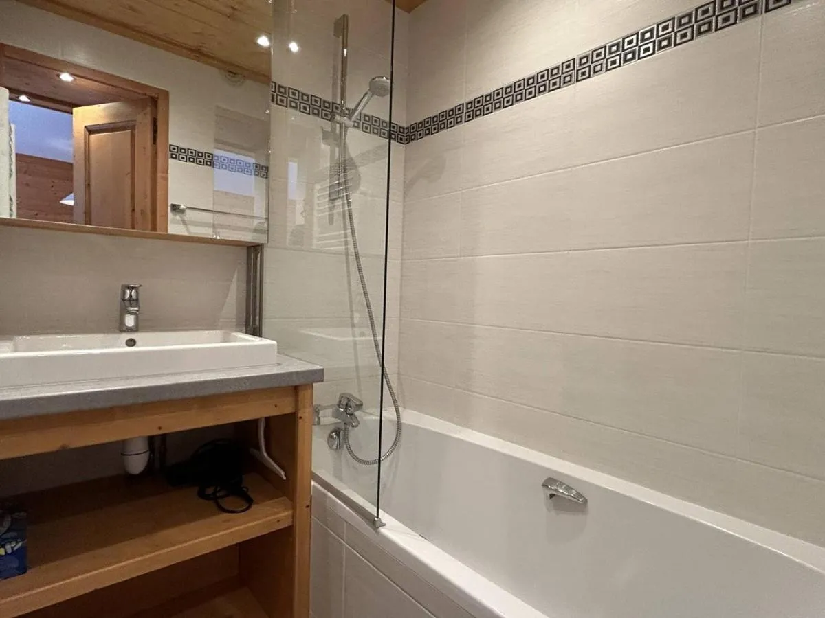 Image 6 of Appartement Méribel avec balcon, ascenseur et casier à skis – FR-1-355-243