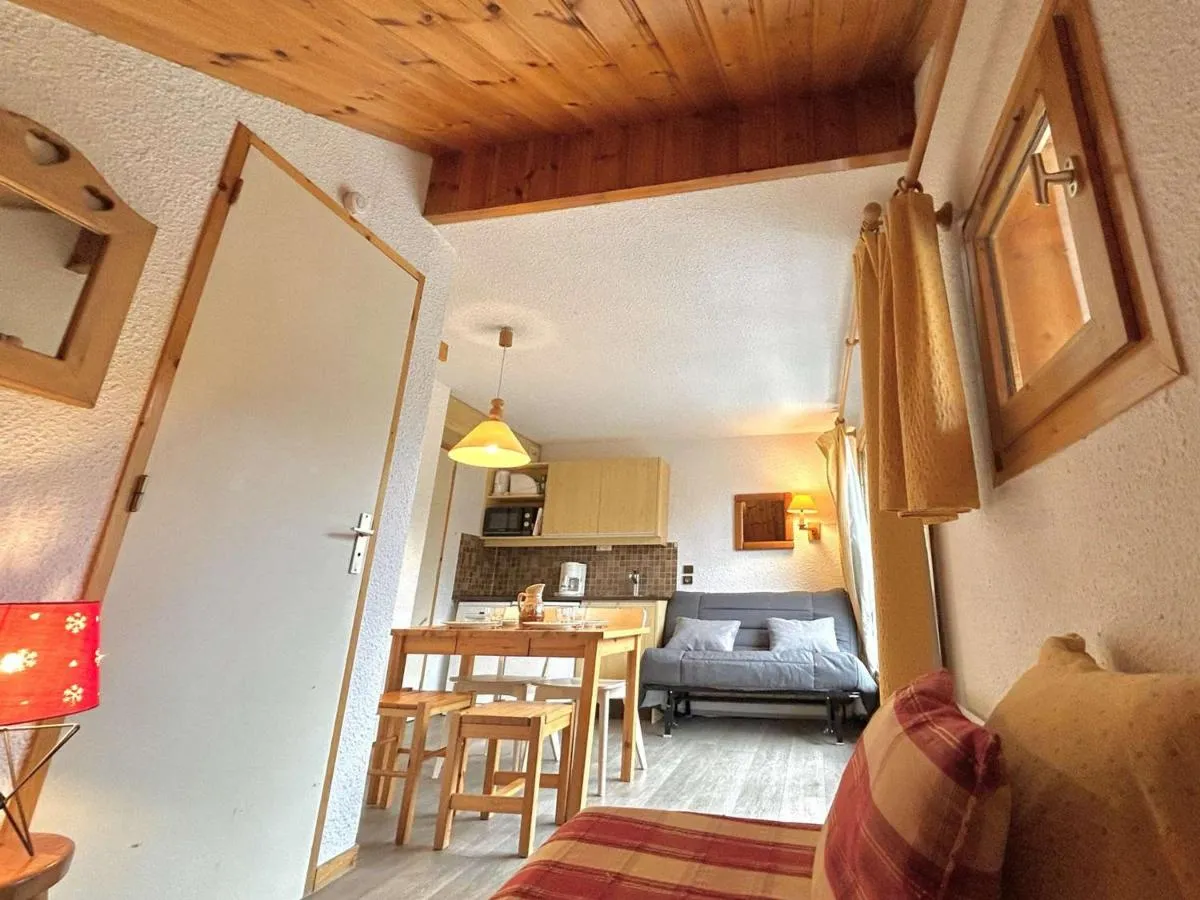 Image 1 of Appartement Montagne 4 pers à Méribel, Proche Pistes et Commerces, Animaux Acceptés – FR-1-180-99