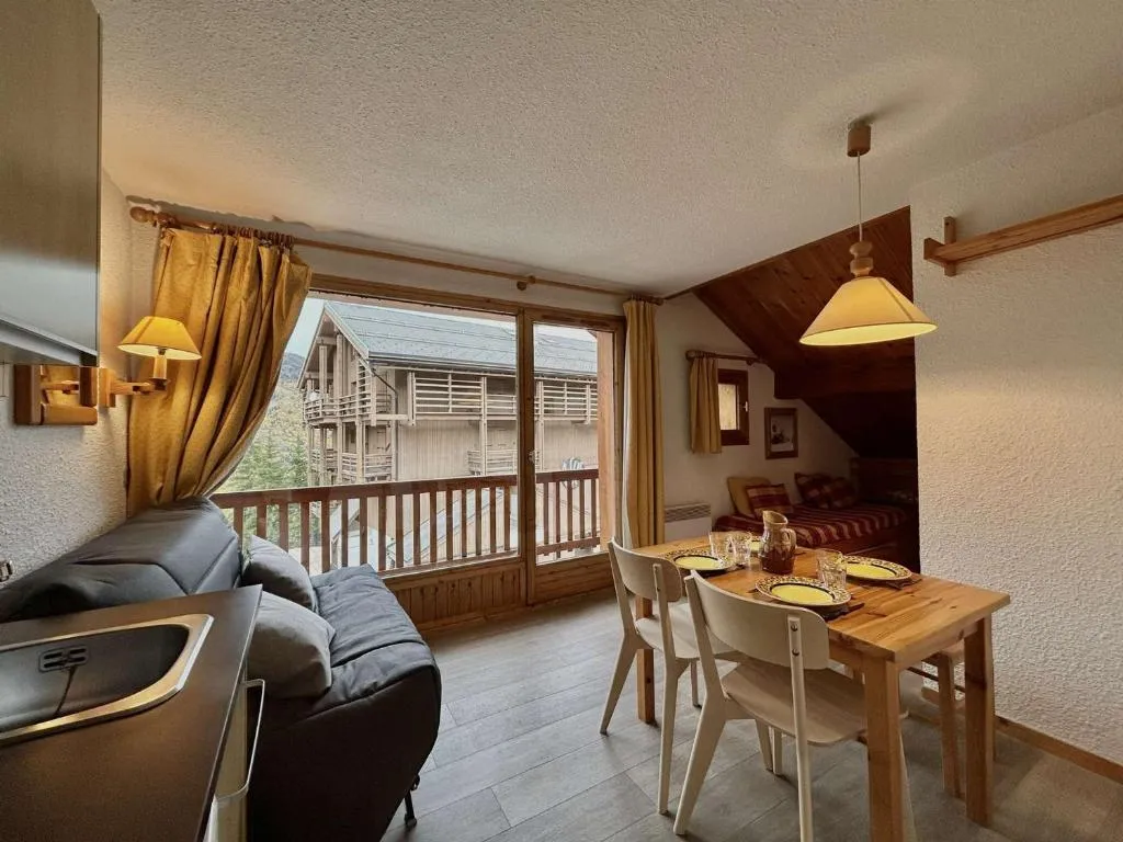 Image of Appartement Montagne 4 pers à Méribel, Proche Pistes et Commerces, Animaux Acceptés – FR-1-180-99