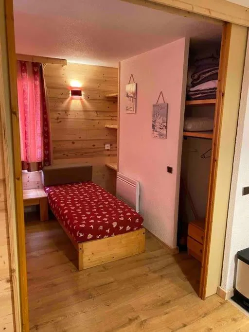 Image 4 of Appartement aux Coches skis aux pieds