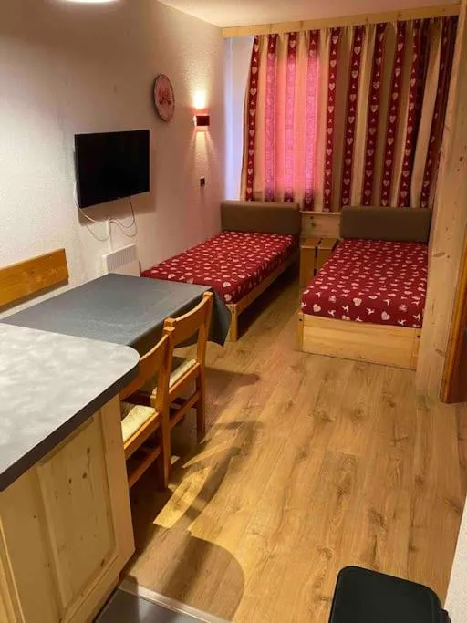 Image 5 of Appartement aux Coches skis aux pieds