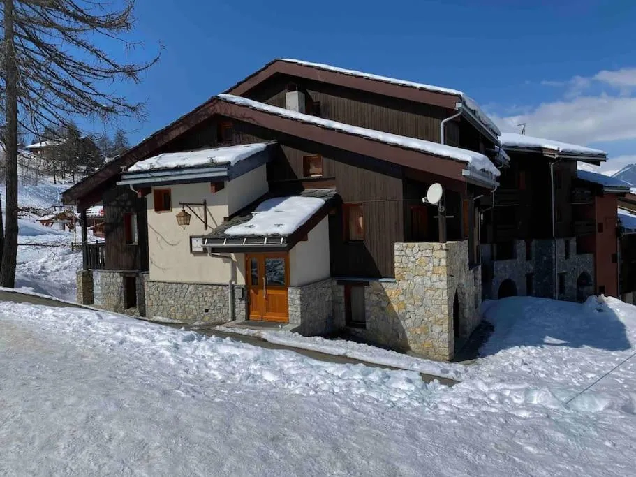Image 6 of Appartement aux Coches skis aux pieds