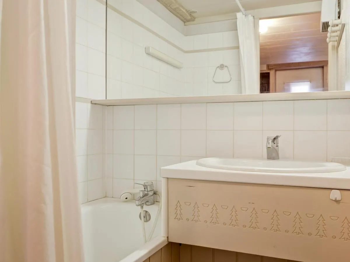 Image 4 of Appartement charmant à Courchevel 1550, à 50m des pistes, 60m², balcon, parking couvert – FR-1-514-23