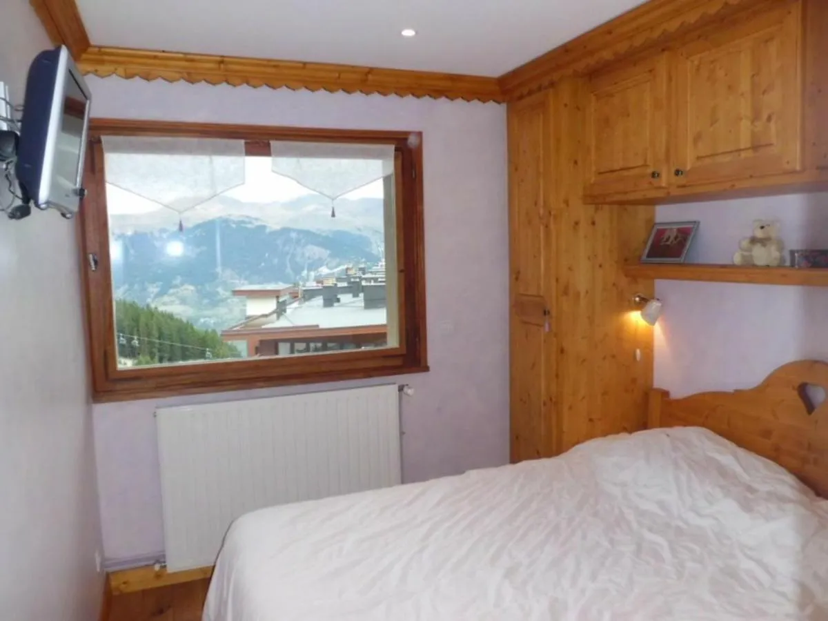 Image 2 of Appartement cosy à Courchevel 1850 avec accès direct aux pistes – FR-1-514-11