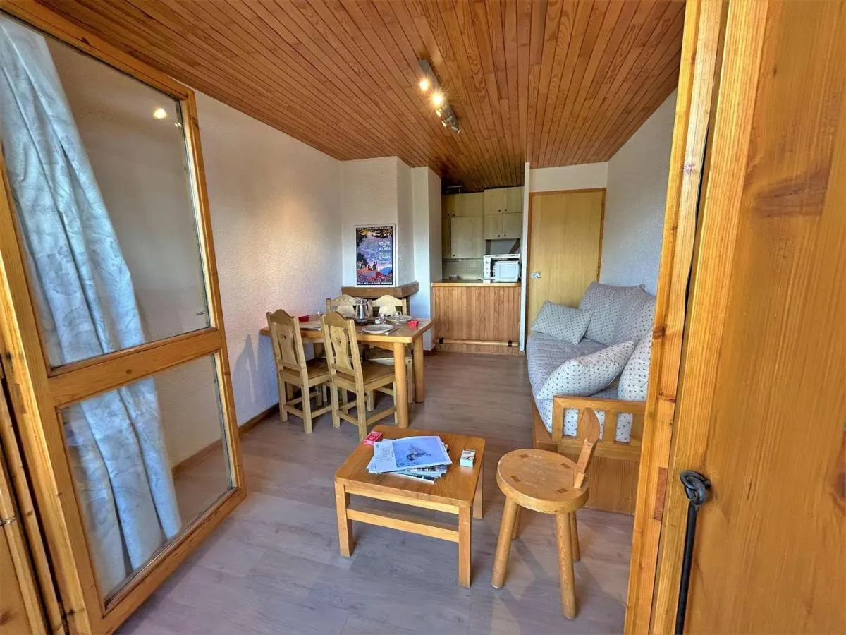 Image 1 of Appartement cosy à Méribel – 2 pièces, 5 pers, proche pistes et navette, balcon, animaux acceptés – FR-1-180-313