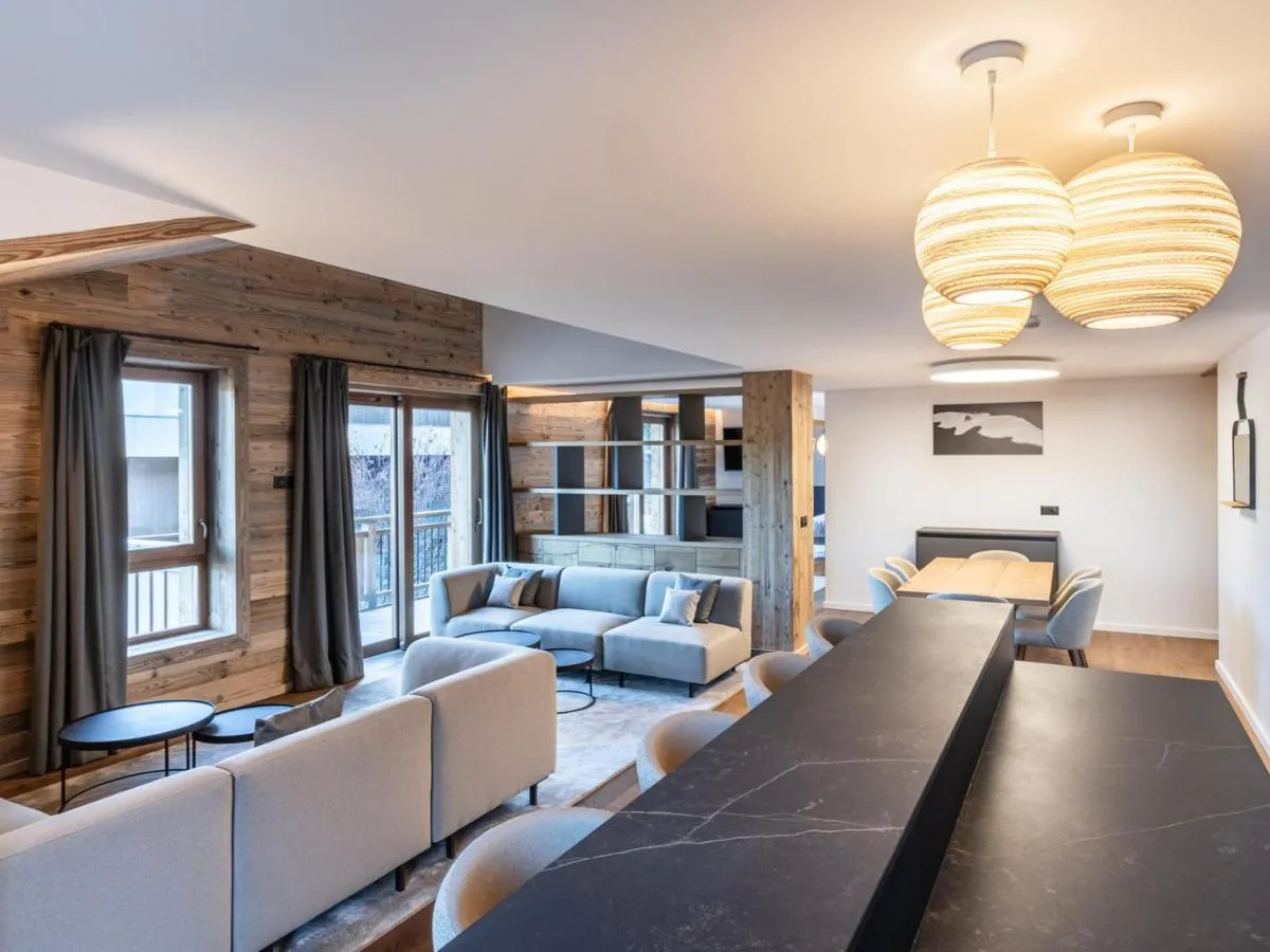 Image 1 of Appartement de Standing à Courchevel Village – 6 Pers, 3 Chambres, Balcon et Parking Inclus – FR-1-618-30