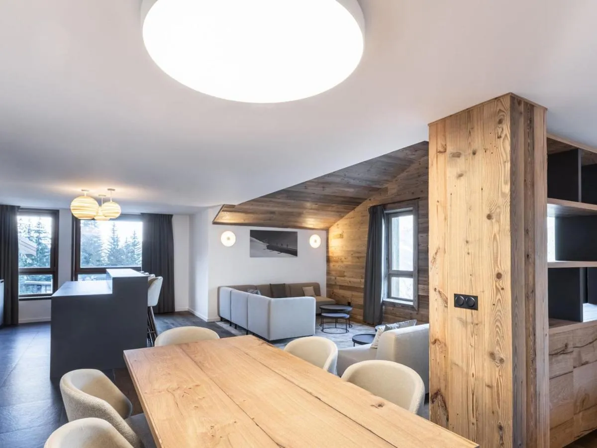 Image 4 of Appartement de Standing à Courchevel Village – 6 Pers, 3 Chambres, Balcon et Parking Inclus – FR-1-618-30