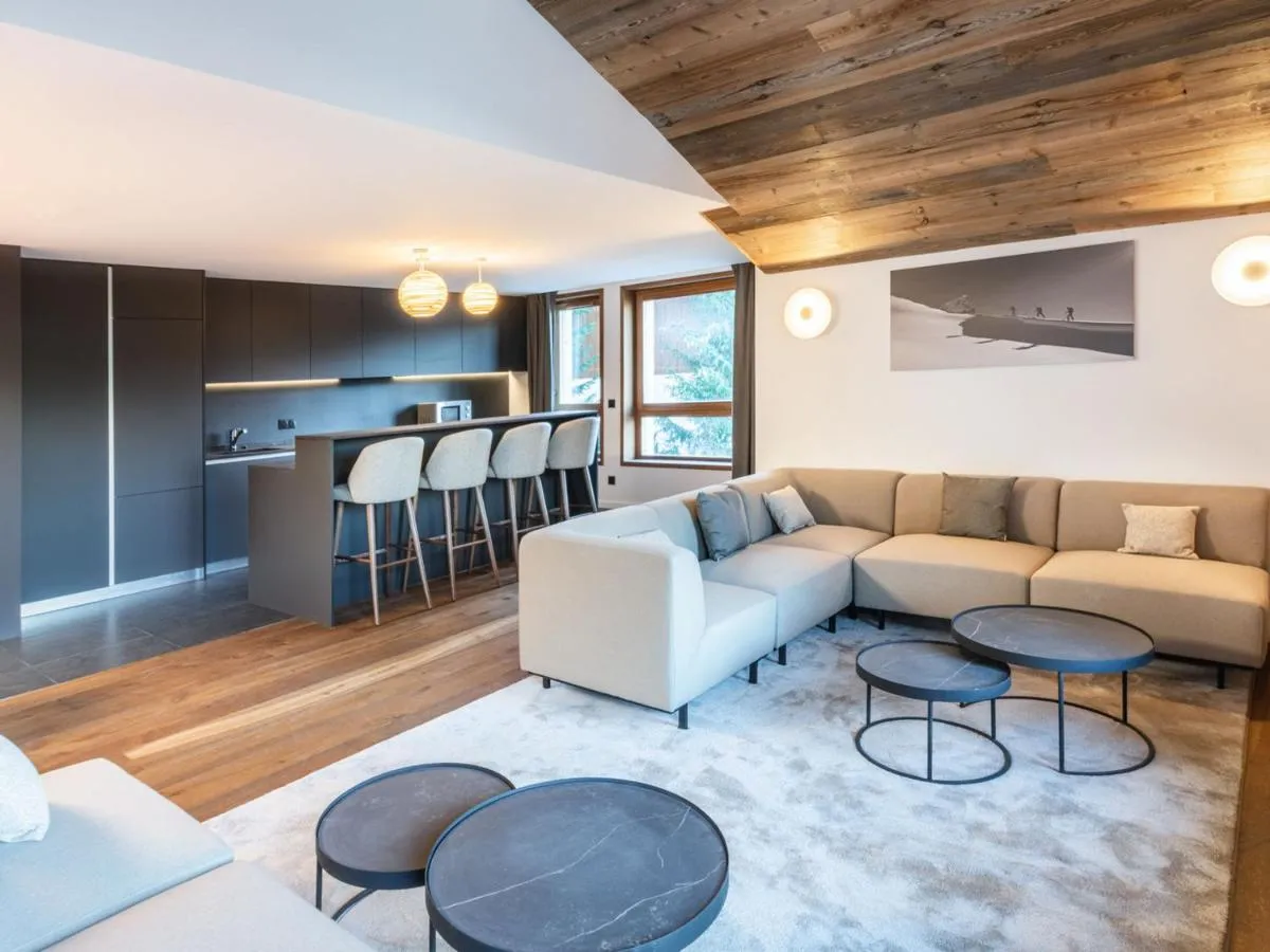 Image 2 of Appartement de Standing à Courchevel Village – 6 Pers, 3 Chambres, Balcon et Parking Inclus – FR-1-618-30