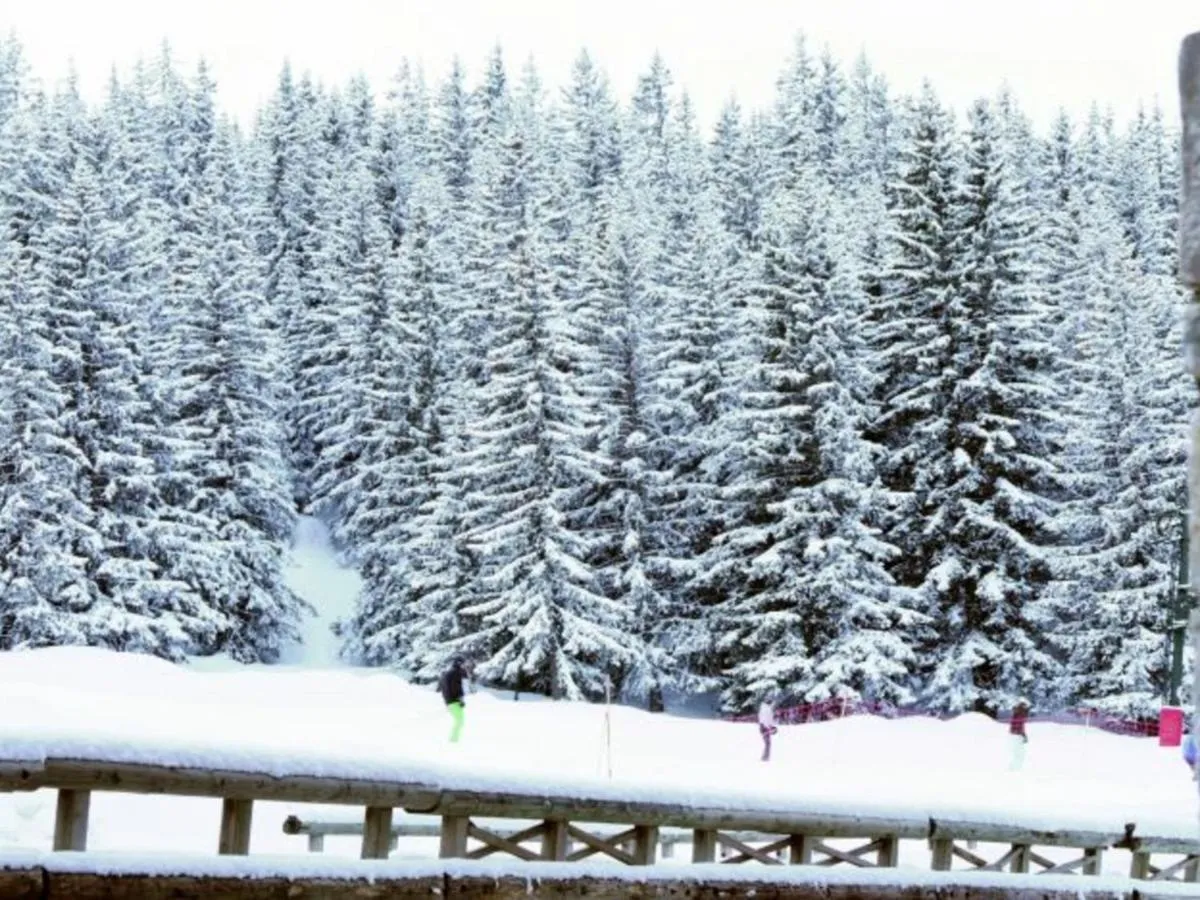 Image 4 of Appartement de standing au centre de Courchevel 1850, en bord de piste et avec terrasse – FR-1-514-35