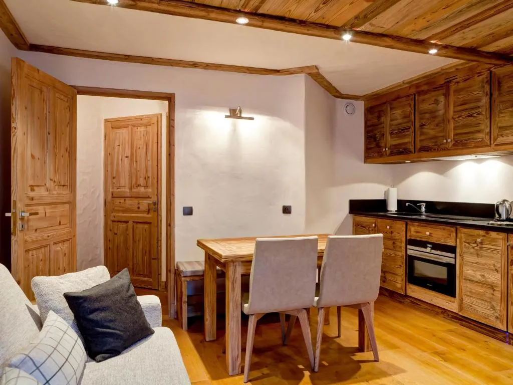 Image of Appartement de standing au centre de Courchevel 1850, en bord de piste et avec terrasse – FR-1-514-35