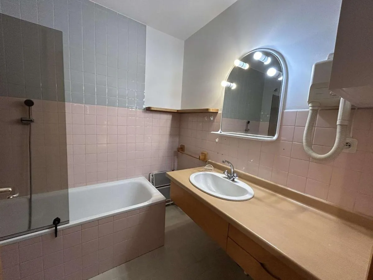 Image 4 of Appartement en montagne, 4 pers, proche des pistes et commerces, animaux acceptés, balcon, casier à skis – FR-1-180-73