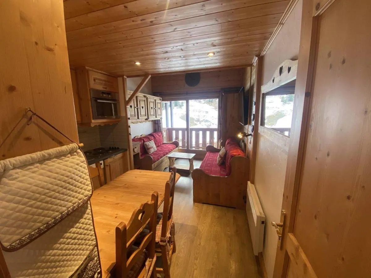 Image 2 of Appartement familial à Méribel près des pistes, 3 chambres, casier à skis, non-fumeur – FR-1-355-265