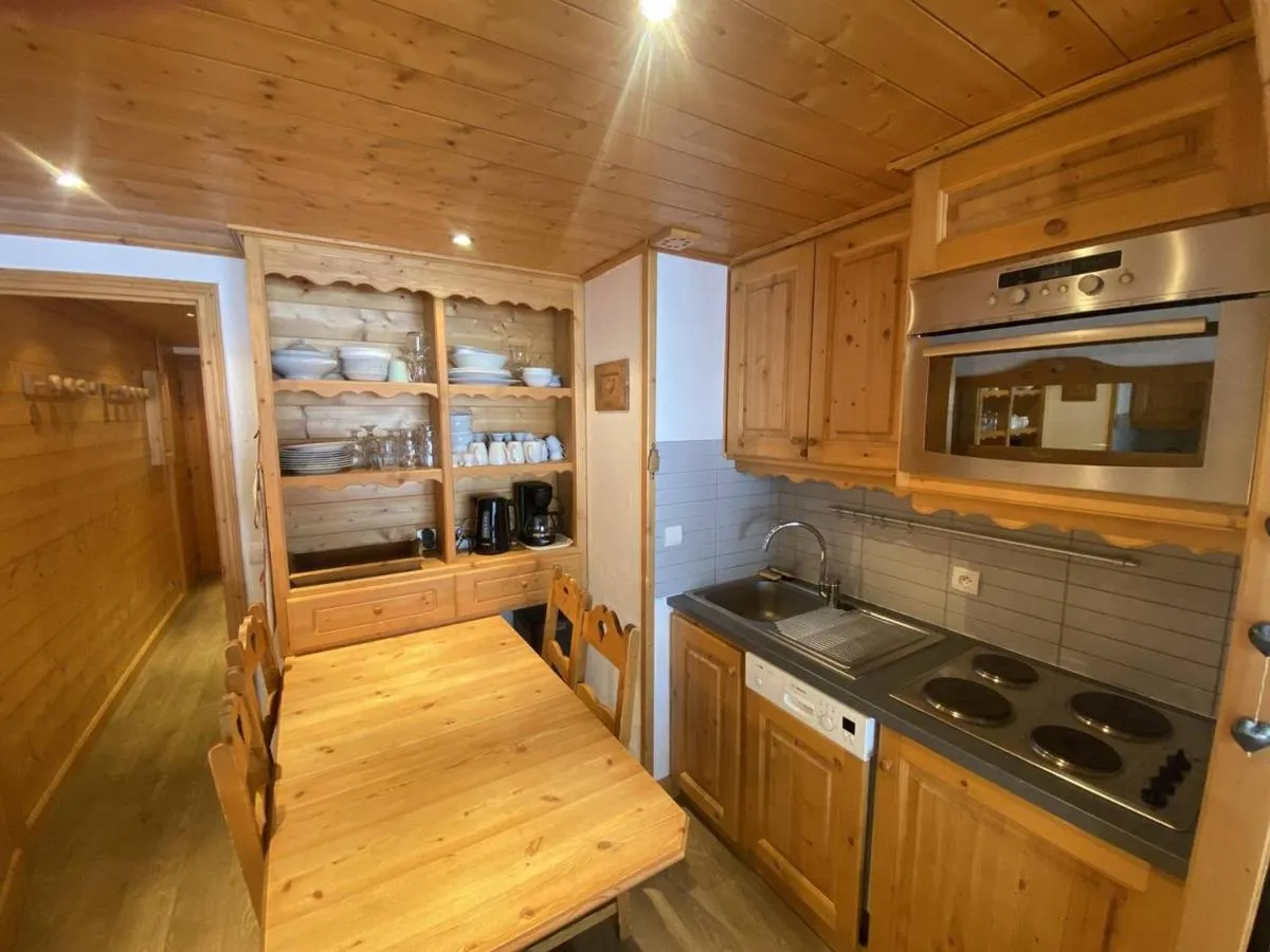Image 6 of Appartement familial à Méribel près des pistes, 3 chambres, casier à skis, non-fumeur – FR-1-355-265