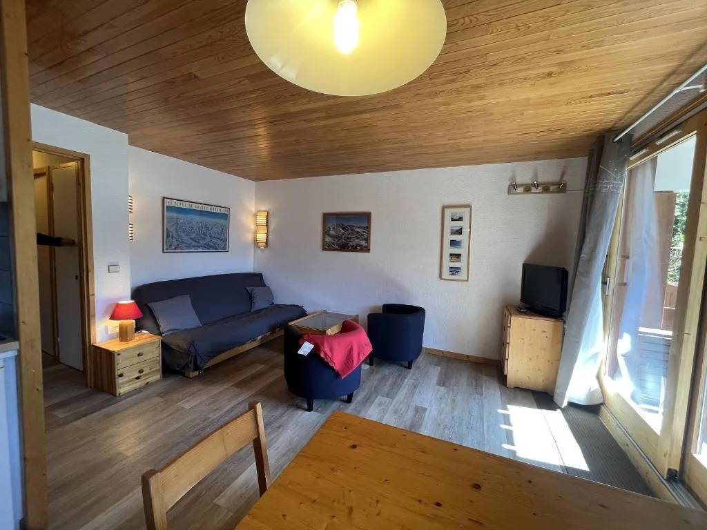 Image of Appartement famille Méribel, proche pistes, balcon, casier à skis – FR-1-355-238