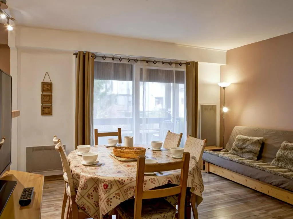 Image of Appartement lumineux 3 pièces pour 6 avec balcon, parking, WiFi, animaux admis – FR-1-512-7