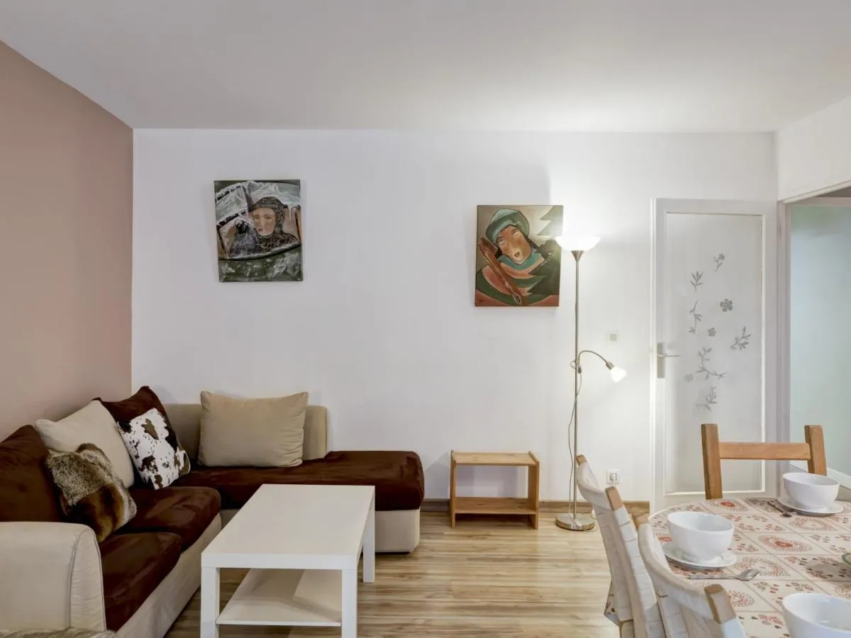 Image 2 of Appartement lumineux 3 pièces pour 6 avec balcon, parking, WiFi, animaux admis – FR-1-512-7