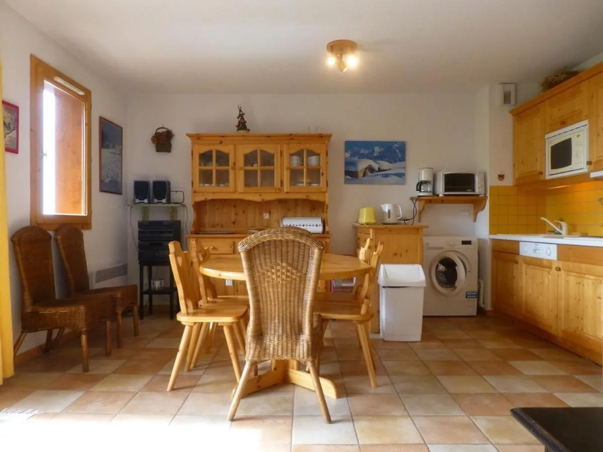 Image 1 of Appartement lumineux avec balcon, 2 chambres, proche des pistes – FR-1-757-112