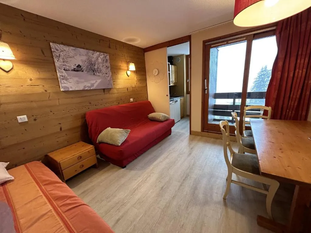 Image of Appartement rénové à Méribel, 1 chambre, 3 couchages, balcon, accès pistes, casier à skis, WIFI – FR-1-355-175