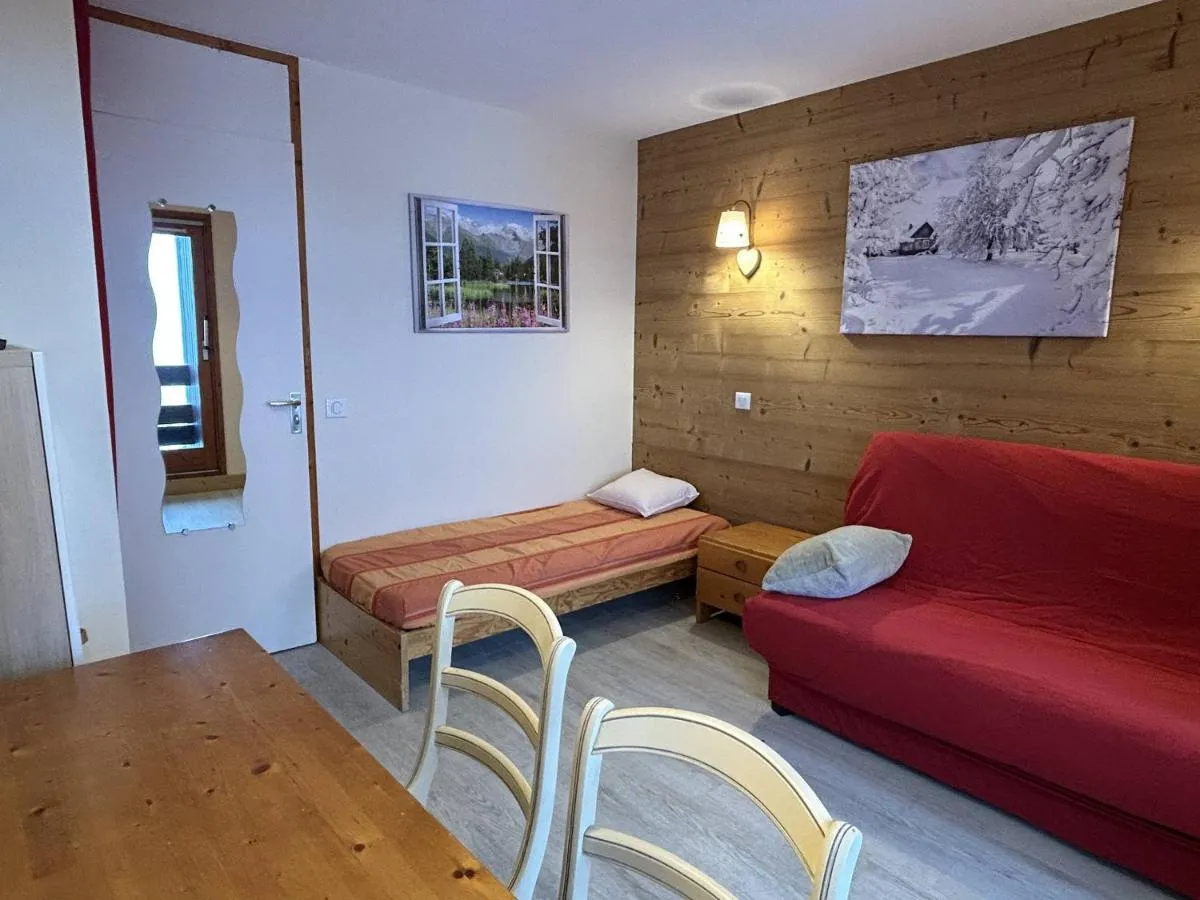 Image 1 of Appartement rénové à Méribel, 1 chambre, 3 couchages, balcon, accès pistes, casier à skis, WIFI – FR-1-355-175