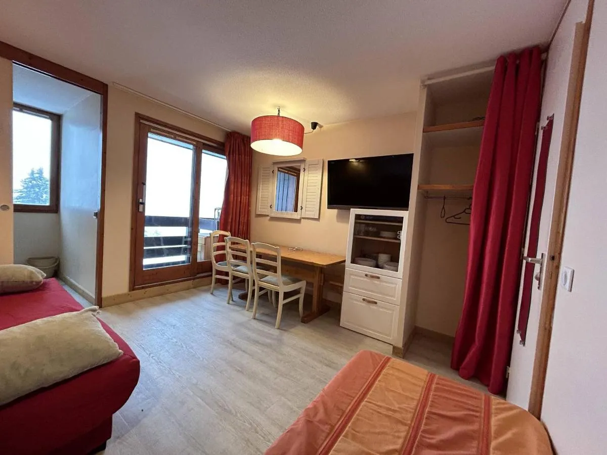 Image 2 of Appartement rénové à Méribel, 1 chambre, 3 couchages, balcon, accès pistes, casier à skis, WIFI – FR-1-355-175