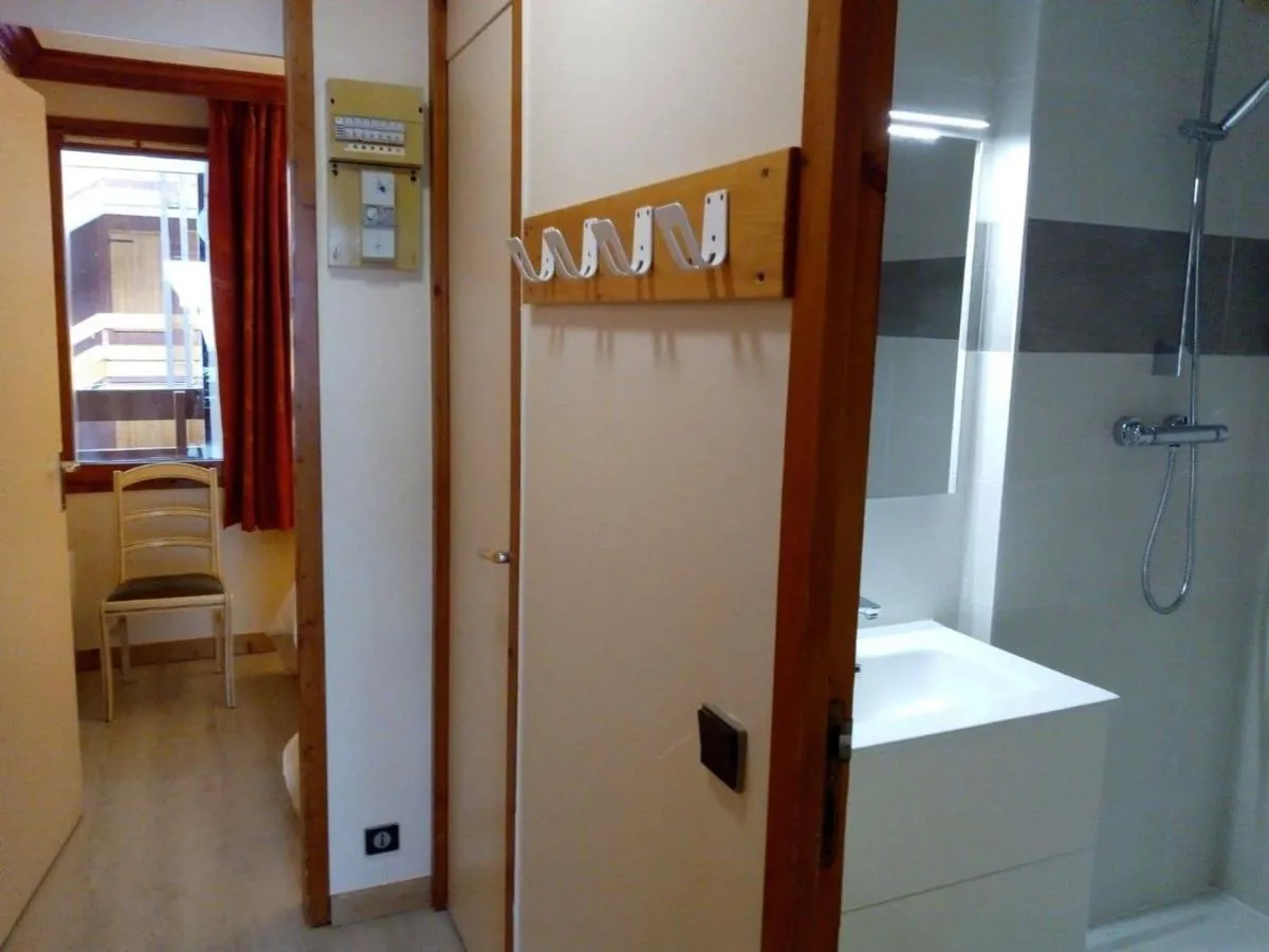 Image 5 of Appartement rénové à Méribel, 1 chambre, 3 couchages, balcon, accès pistes, casier à skis, WIFI – FR-1-355-175