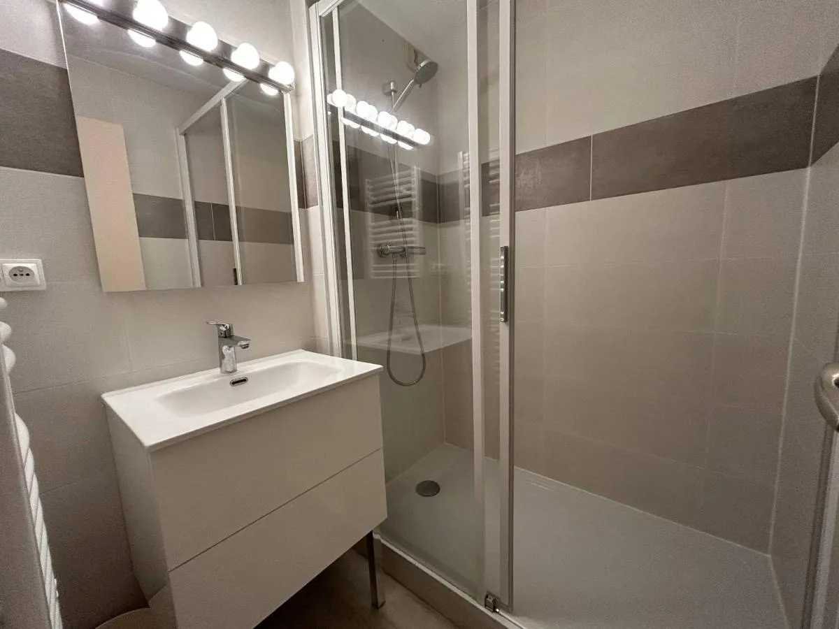 Image 6 of Appartement rénové à Méribel, 1 chambre, 3 couchages, balcon, accès pistes, casier à skis, WIFI – FR-1-355-175