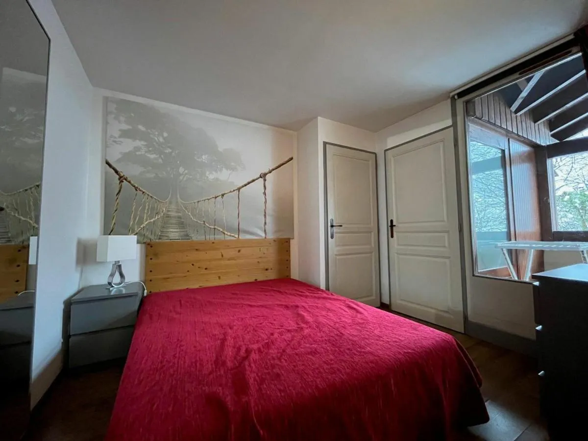 Image 2 of Appartement spacieux 8 pers avec balcon, parking et WiFi, proche centre et thermes – FR-1-512-214