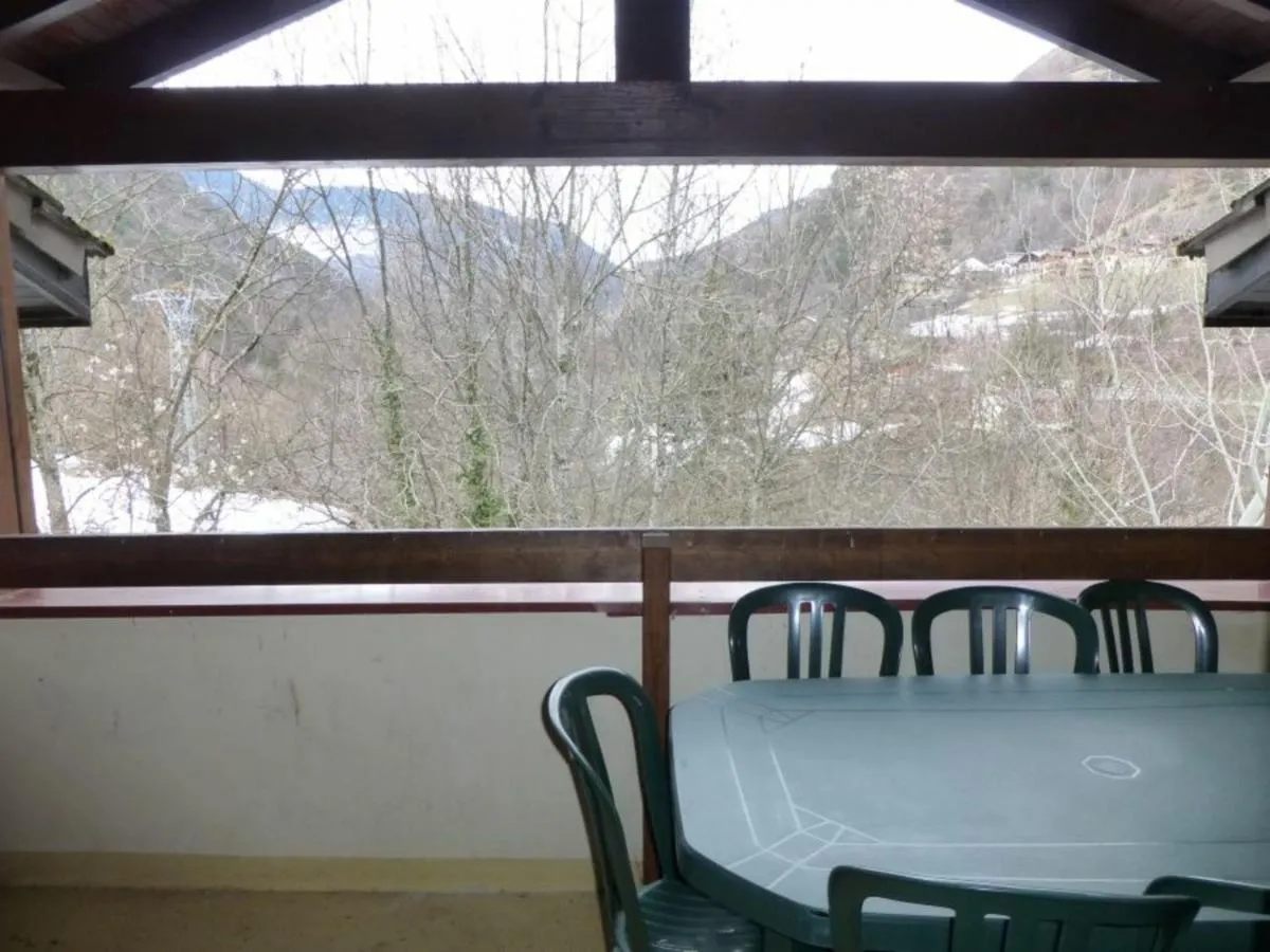 Image 4 of Appartement spacieux 8 pers avec balcon, parking et WiFi, proche centre et thermes – FR-1-512-214