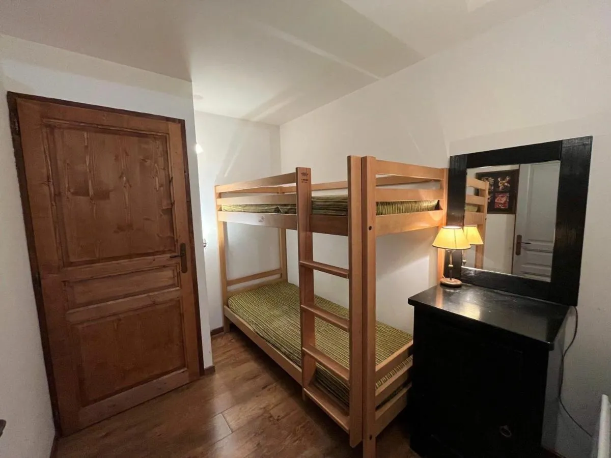 Image 6 of Appartement spacieux 8 pers avec balcon, parking et WiFi, proche centre et thermes – FR-1-512-214