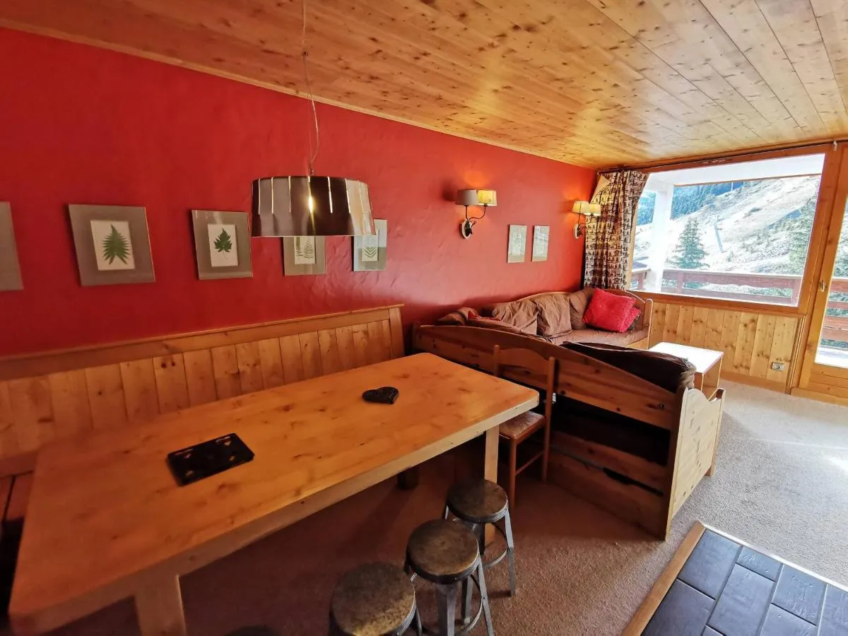 Image 1 of Bel appart T2 avec balcon proche pistes et commerces à Méribel – FR-1-355-70