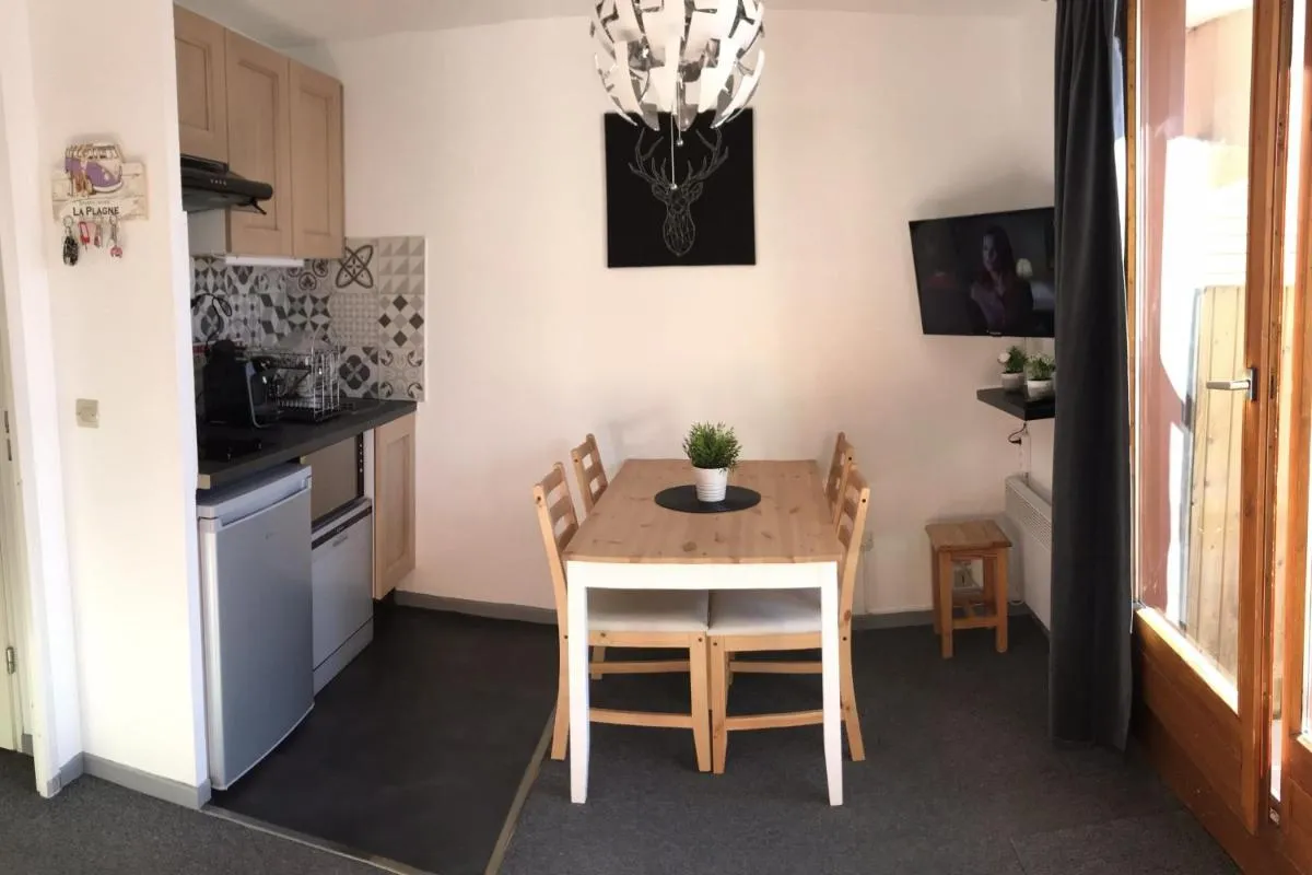 Image 3 of Bright studio with balcony