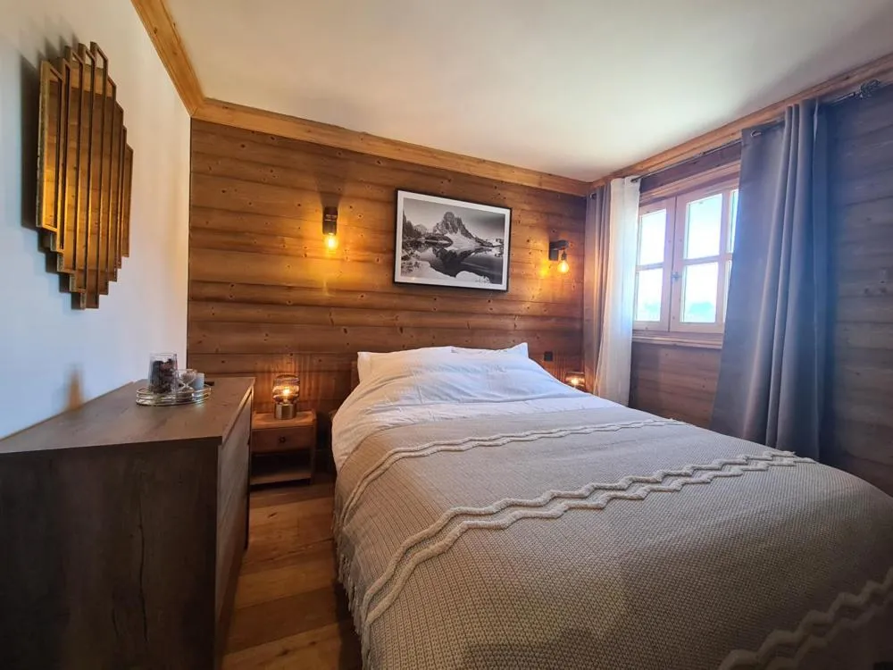 Image 6 of CHALET LA LOUVE, Courchevel 1650- 15 personnes Jacuzzi et Hammam Pistes 70 m,commerces 50m