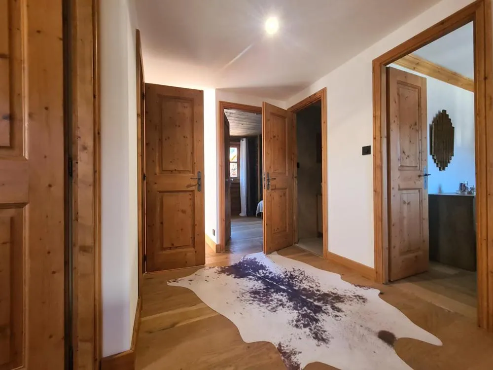 Image 5 of CHALET LA LOUVE, Courchevel 1650- 15 personnes Jacuzzi et Hammam Pistes 70 m,commerces 50m