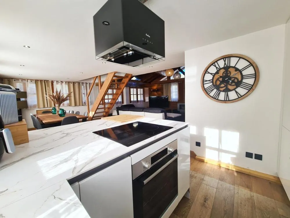 Image 1 of CHALET LA LOUVE, Courchevel 1650- 15 personnes Jacuzzi et Hammam Pistes 70 m,commerces 50m