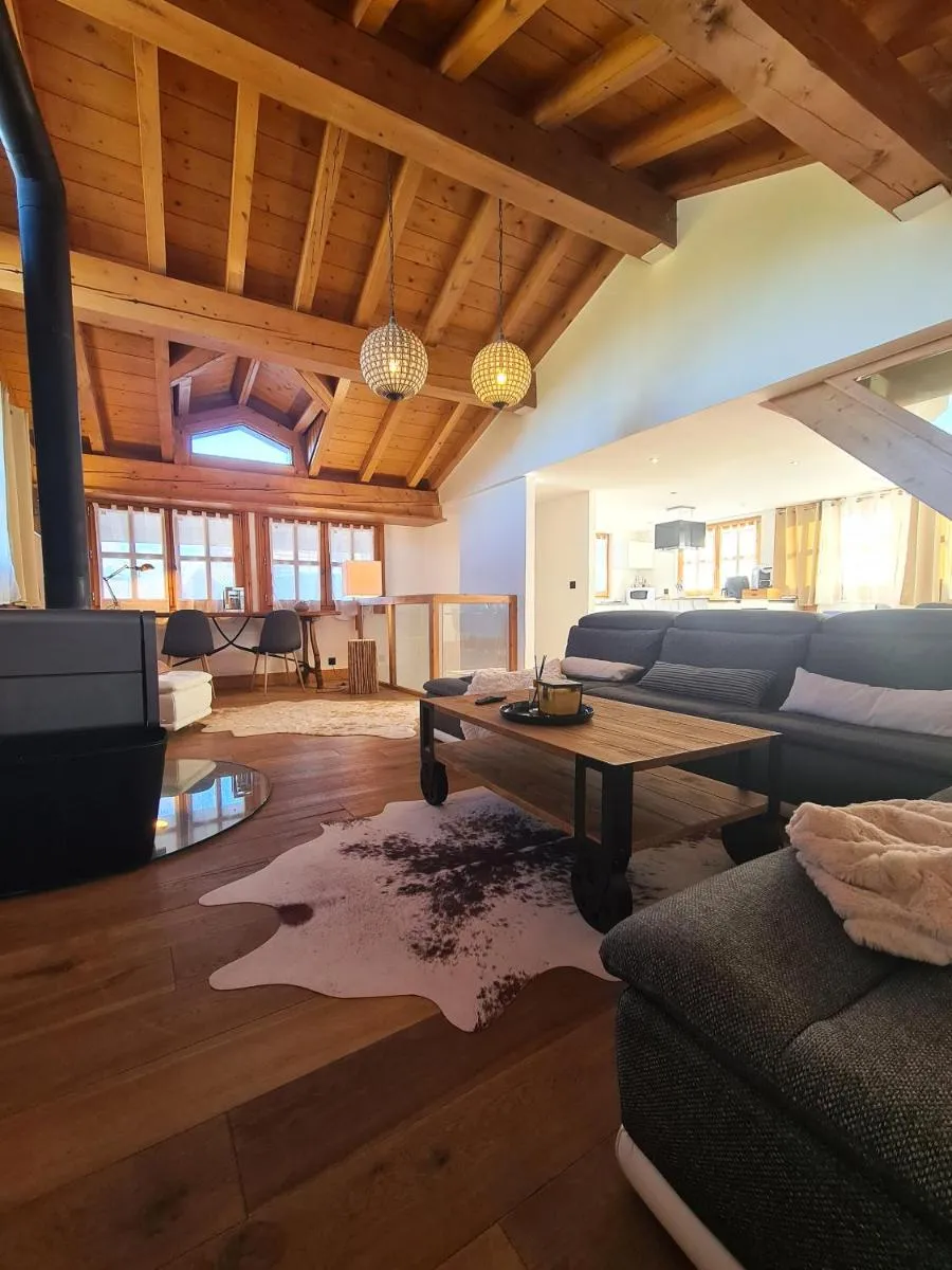 Image 4 of CHALET LA LOUVE, Courchevel 1650- 15 personnes Jacuzzi et Hammam Pistes 70 m,commerces 50m