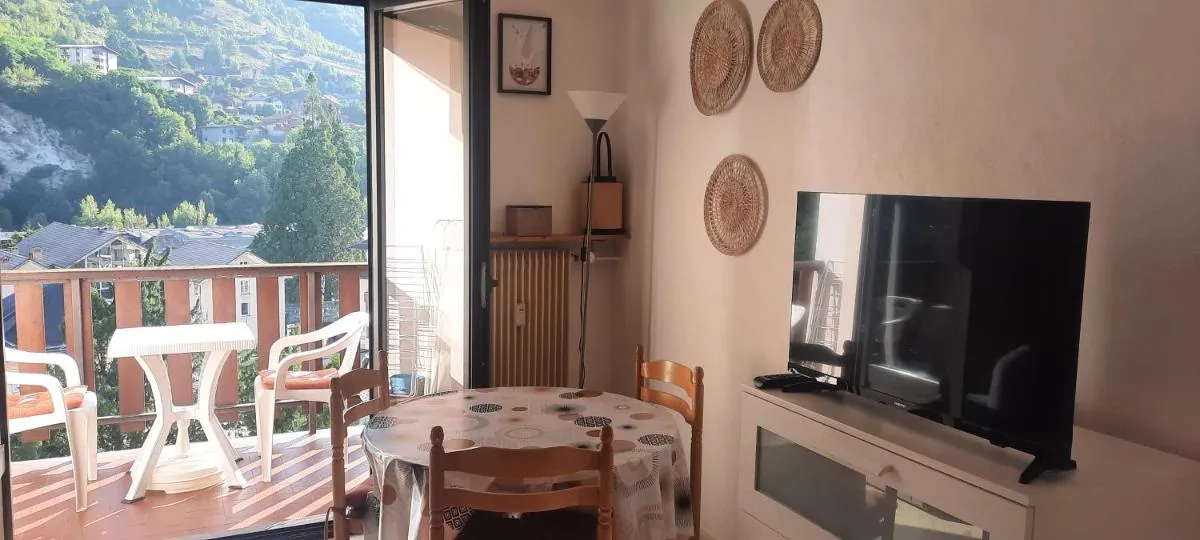 Image 2 of Central studio ideal for hikers or skiers