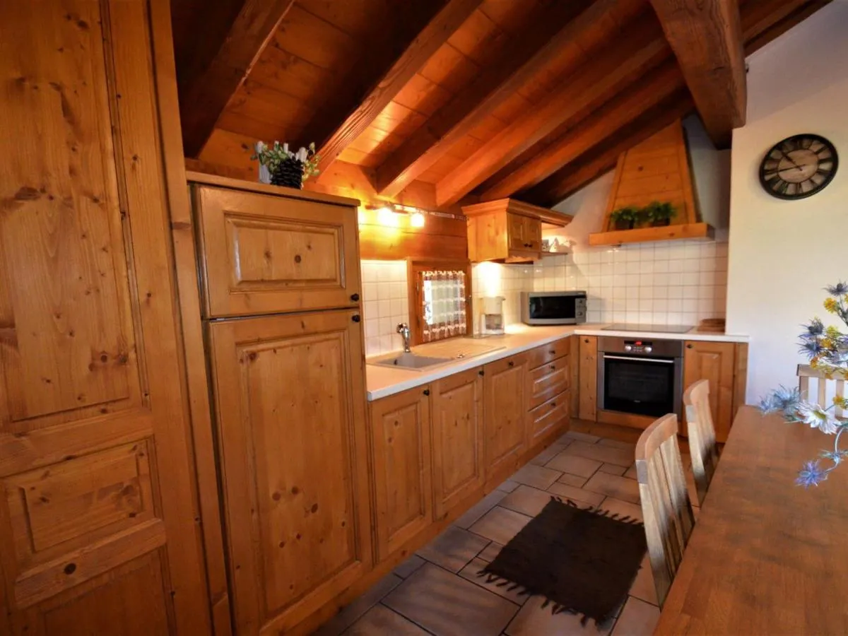 Image 6 of Chalet Authentique Rénové à St Martin, Terrasse, Proche Pistes et Navette Gratuite – FR-1-452-60
