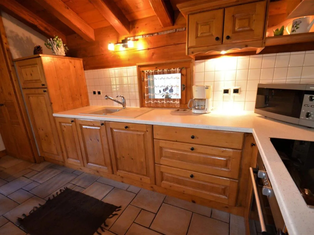 Image 5 of Chalet Authentique Rénové à St Martin, Terrasse, Proche Pistes et Navette Gratuite – FR-1-452-60