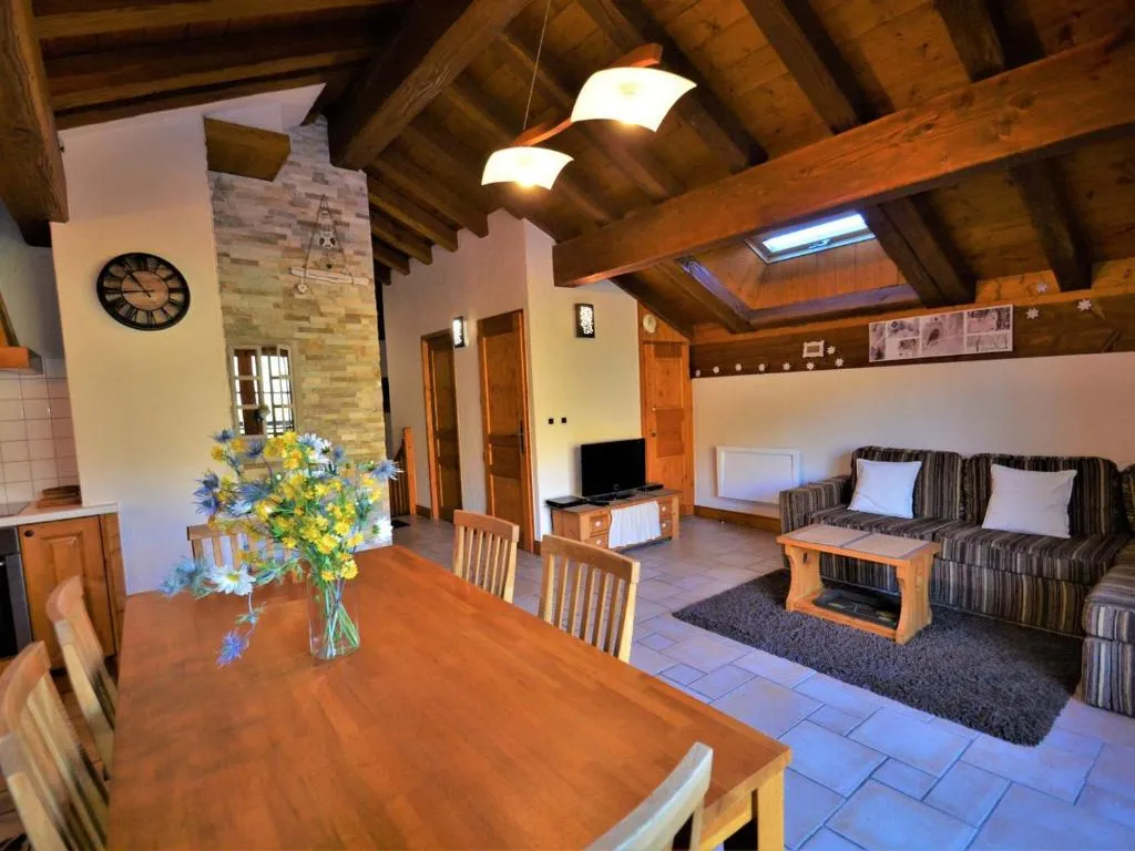 Image of Chalet Authentique Rénové à St Martin, Terrasse, Proche Pistes et Navette Gratuite – FR-1-452-60